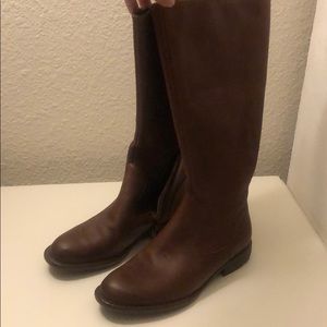 Born size 7M boots.